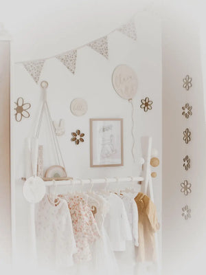 3 Holzblumen - Nussbraun Gänseblümchen Wanddeko für Kinderzimmer und Babyzimmer