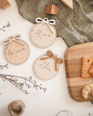 Geschenkanhänger Christbaumschmuck aus Holz – Schleife Persönliche Weihnachtsdeko