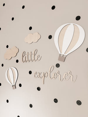 Heißluftballon aus Holz – Wanddeko in Weiß-Birke