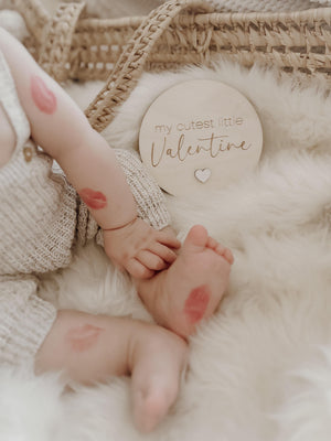my cutest little Valentine - Tafel aus Holz - weiß, Meilensteinkarte zum Valentinstag - BohoWildflowerVibes
