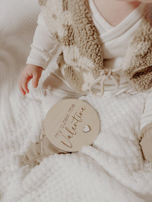 my cutest little Valentine - Tafel aus Holz - weiß, Meilensteinkarte zum Valentinstag - BohoWildflowerVibes