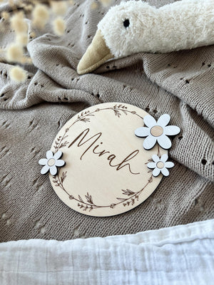 Namenstafel mit Blumen aus Holz in verschiedenen Farben - BohoWildflowerVibes