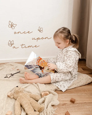 Schriftzug - once upon a time - nussbraun