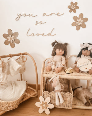 Schriftzug - you are so loved