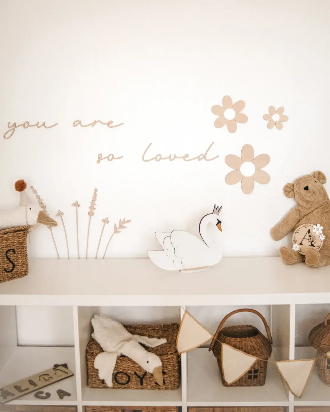 3 Holzblumen Birke Weiß – Elegante Blütenwanddeko fürs Kinderzimmer