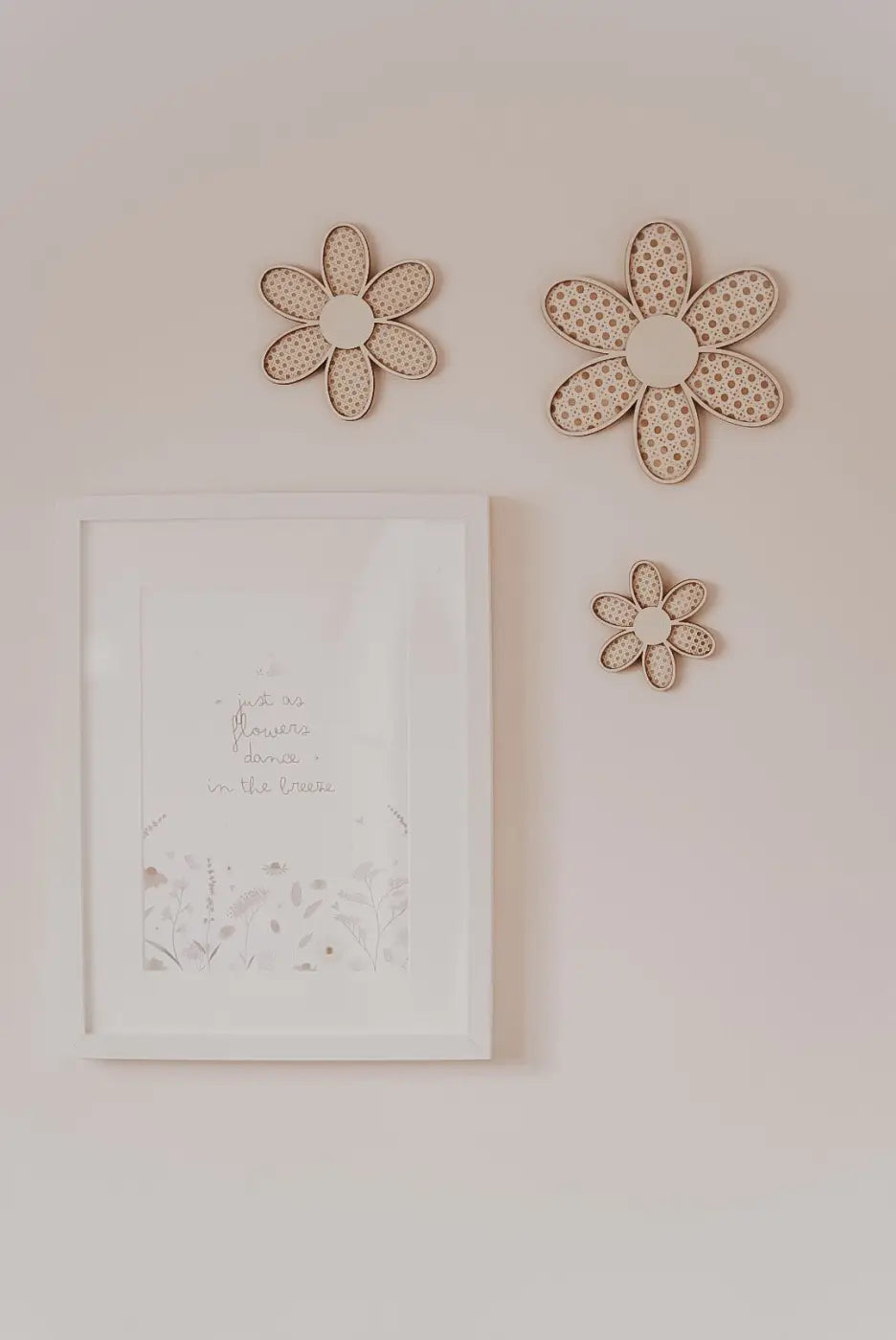 3 Holzblumen mit Rattan Gravur Wanddeko für Kinder- und Babyzimmer - BohoWildflowerVibes