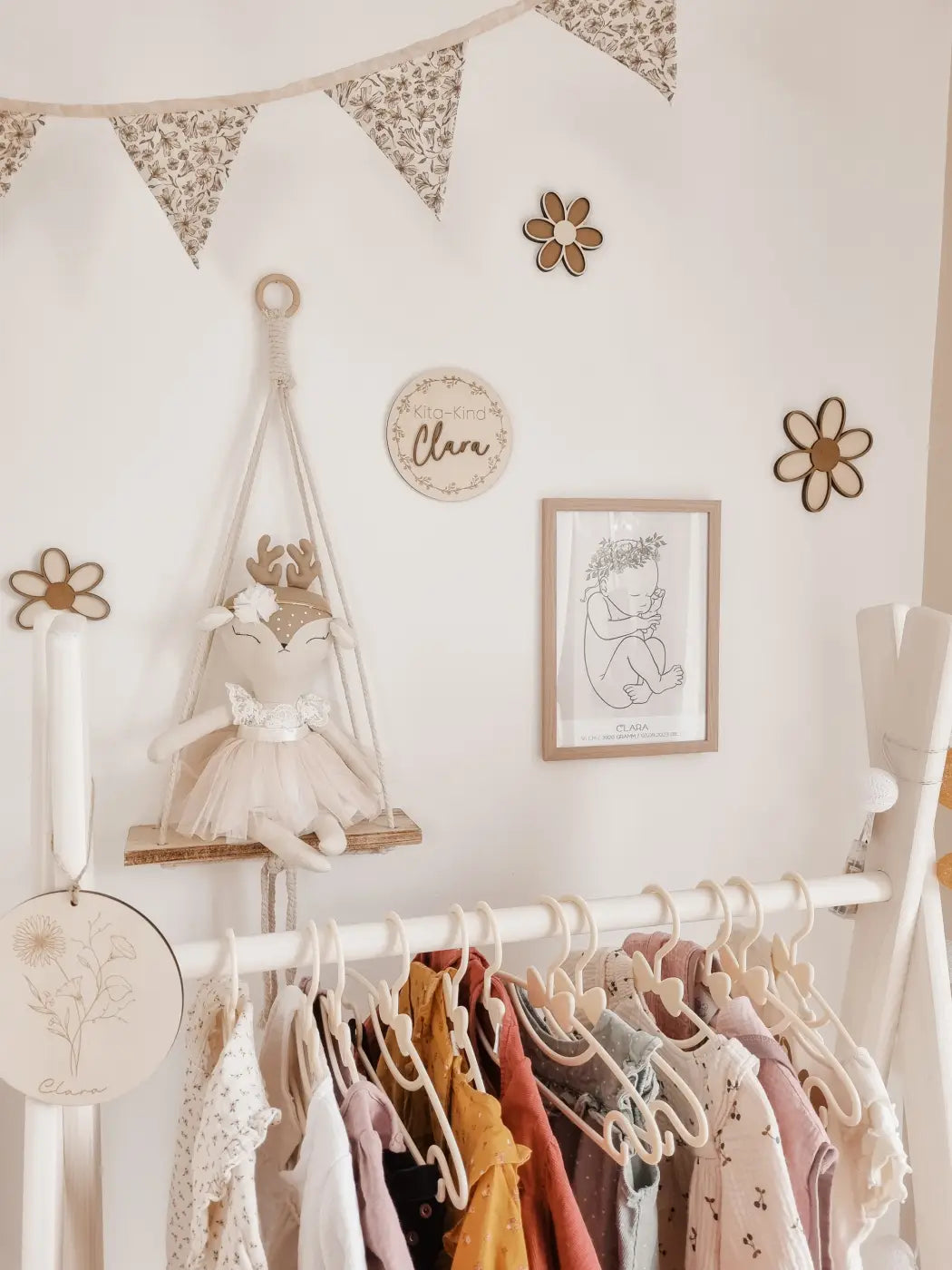 3 Holzblumen - Nussbraun Gänseblümchen Wanddeko für Kinderzimmer und Babyzimmer