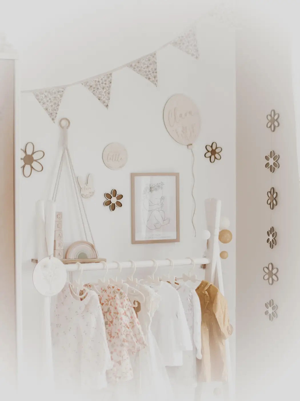 3 Holzblumen - Nussbraun Gänseblümchen Wanddeko für Kinderzimmer und Babyzimmer
