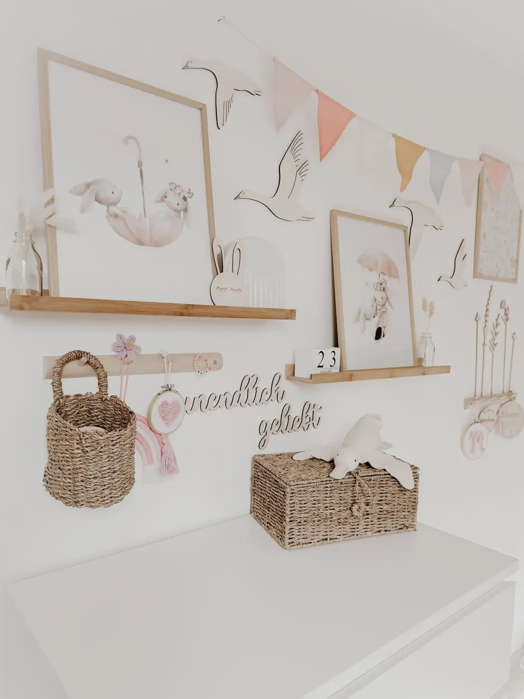 4 Fluggänse aus Holz - graviert - BohoWildflowerVibes