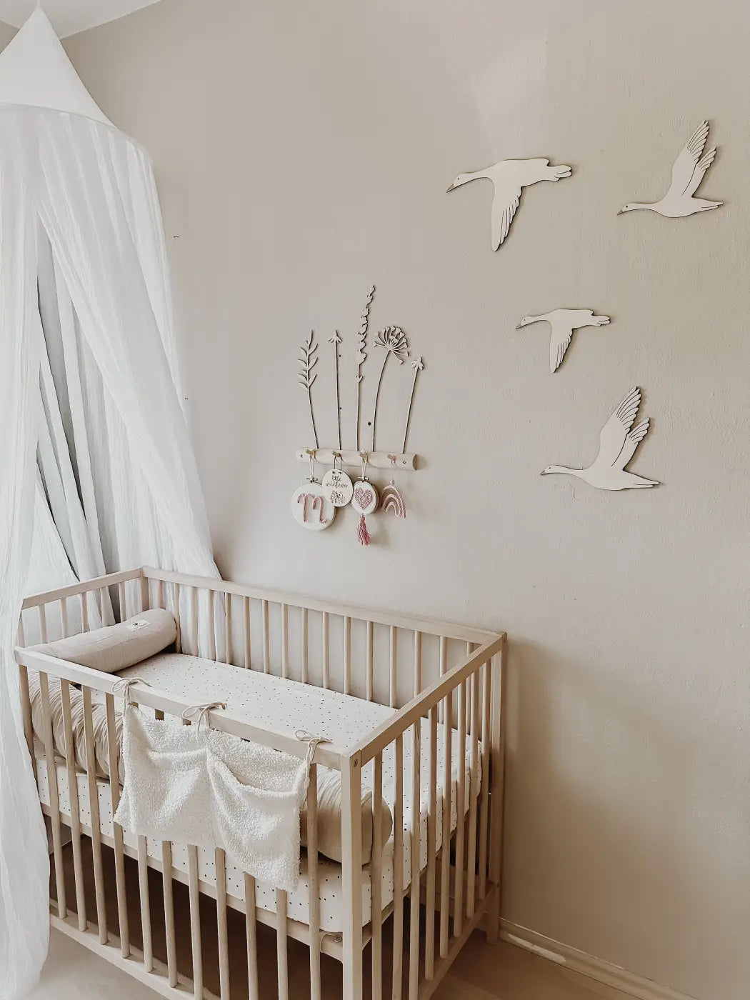 4 Fluggänse aus Holz - graviert - BohoWildflowerVibes
