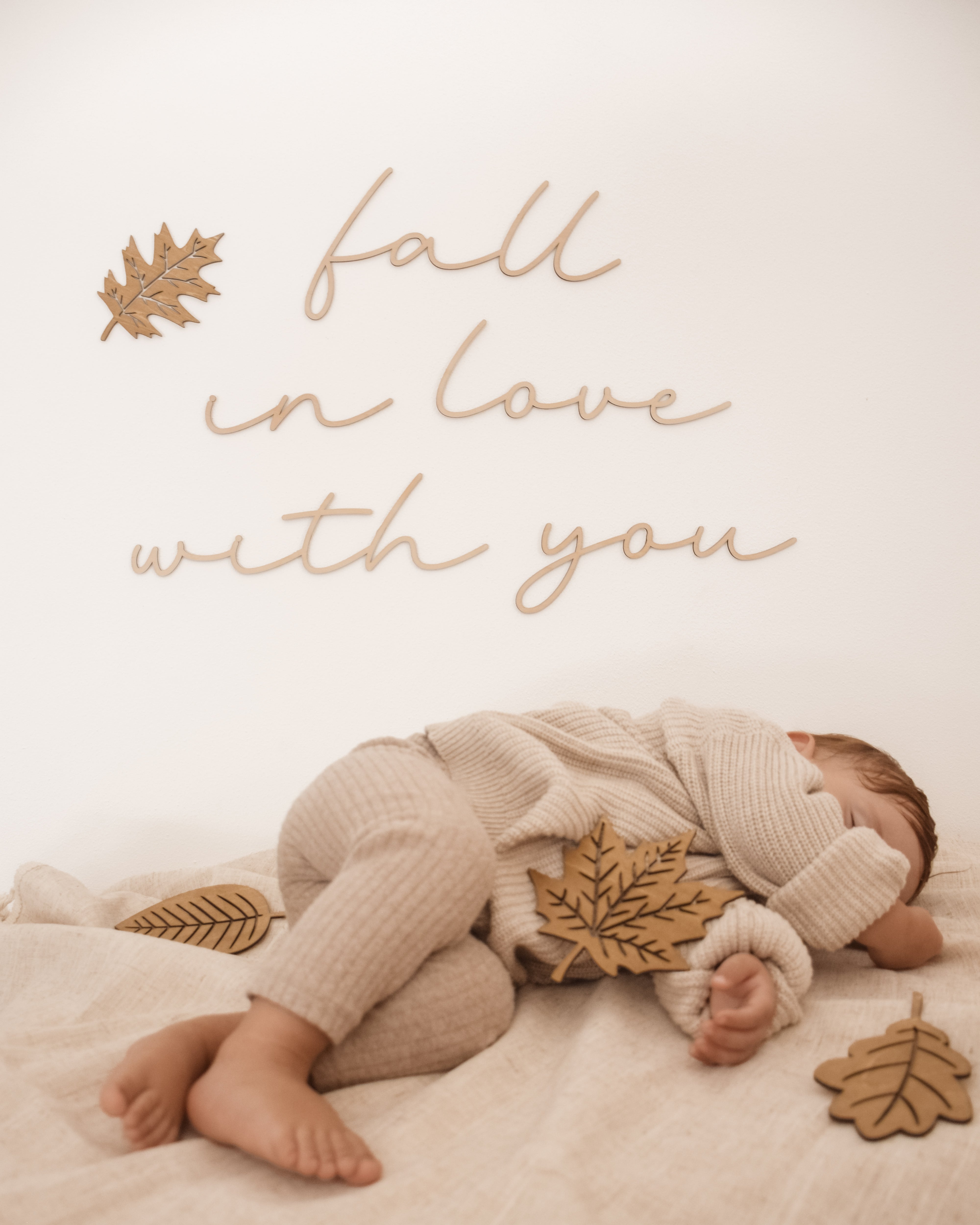 fall in love with you - Schriftzug aus Holz
