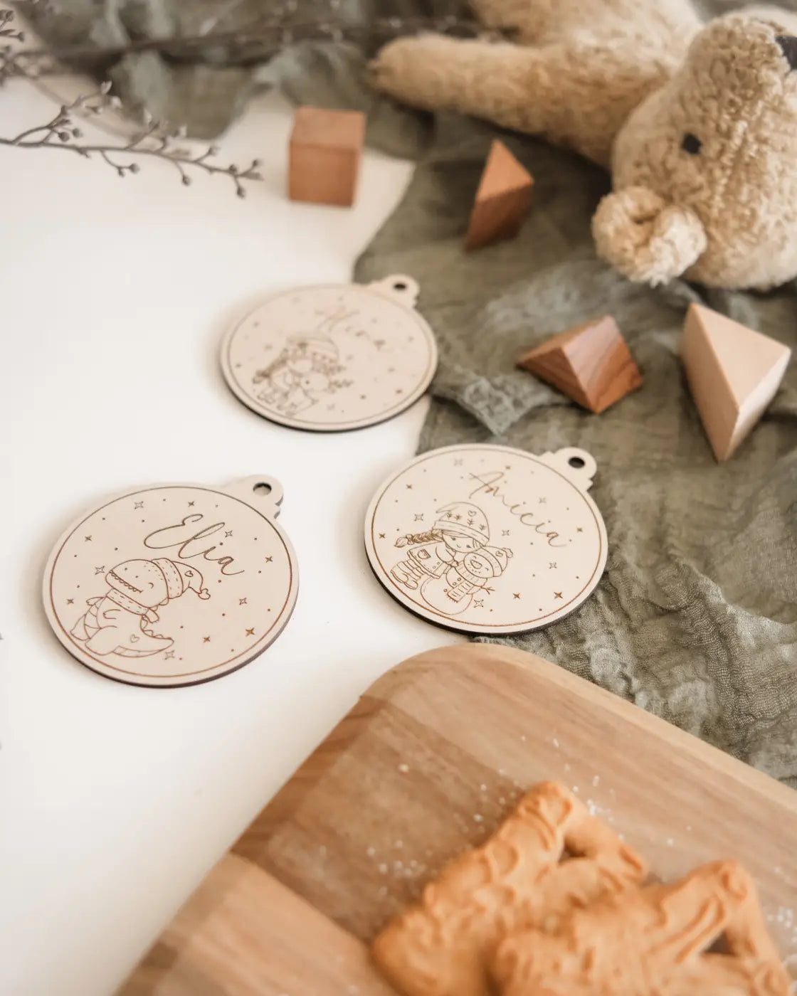 Geschenkanhänger Christbaumschmuck aus Holz – Persönliche Weihnachtsdeko