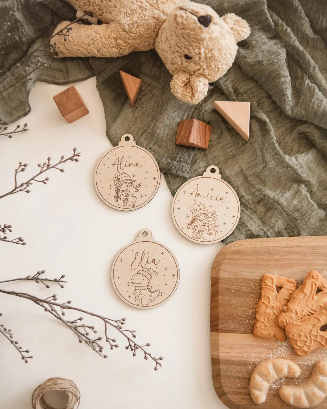 Geschenkanhänger Christbaumschmuck aus Holz – Persönliche Weihnachtsdeko