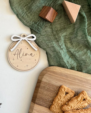 Geschenkanhänger Christbaumschmuck aus Holz – Schleife Persönliche Weihnachtsdeko