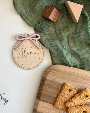 Geschenkanhänger Christbaumschmuck aus Holz – Schleife Persönliche Weihnachtsdeko