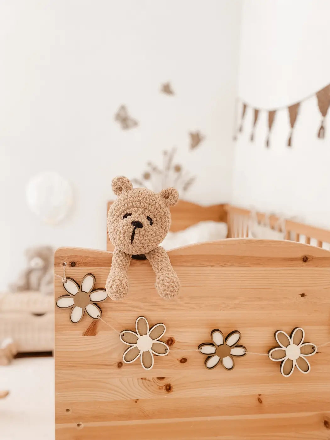 Holzblumen Girlande, Wimpelkette, Dekoration Kinderzimmer und Babyzimmer - BohoWildflowerVibes