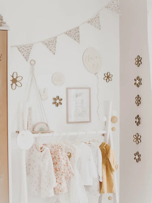Holzblumen Girlande, Wimpelkette, Dekoration Kinderzimmer und Babyzimmer - BohoWildflowerVibes