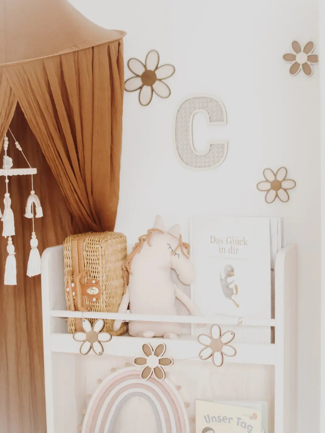 Holzblumen Girlande, Wimpelkette, Dekoration Kinderzimmer und Babyzimmer - BohoWildflowerVibes