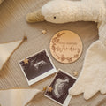 Holzscheibe „Hallo kleines Wunder“ – Schwangerschaft verkünden, Baby Ankündigung Foto-Tafel
