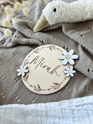 Namenstafel mit Blumen aus Holz in verschiedenen Farben - BohoWildflowerVibes