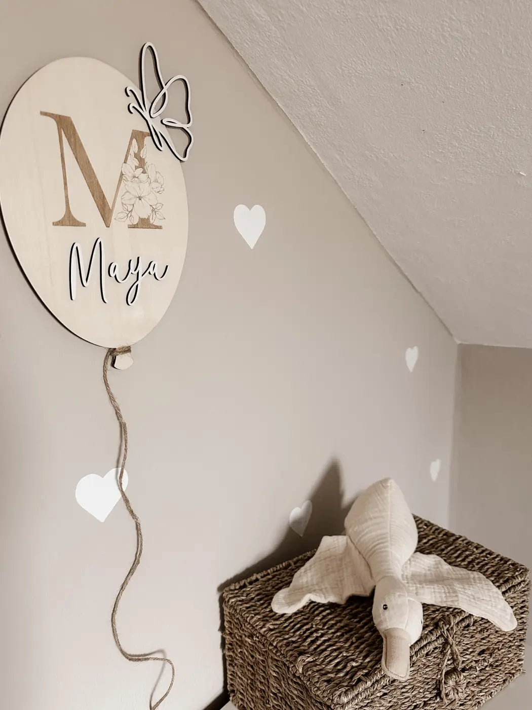 Personalisierter Ballon aus Holz mit Initialen und Namen mit Schmetterling in verschiedenen Variationen - BohoWildflowerVibes