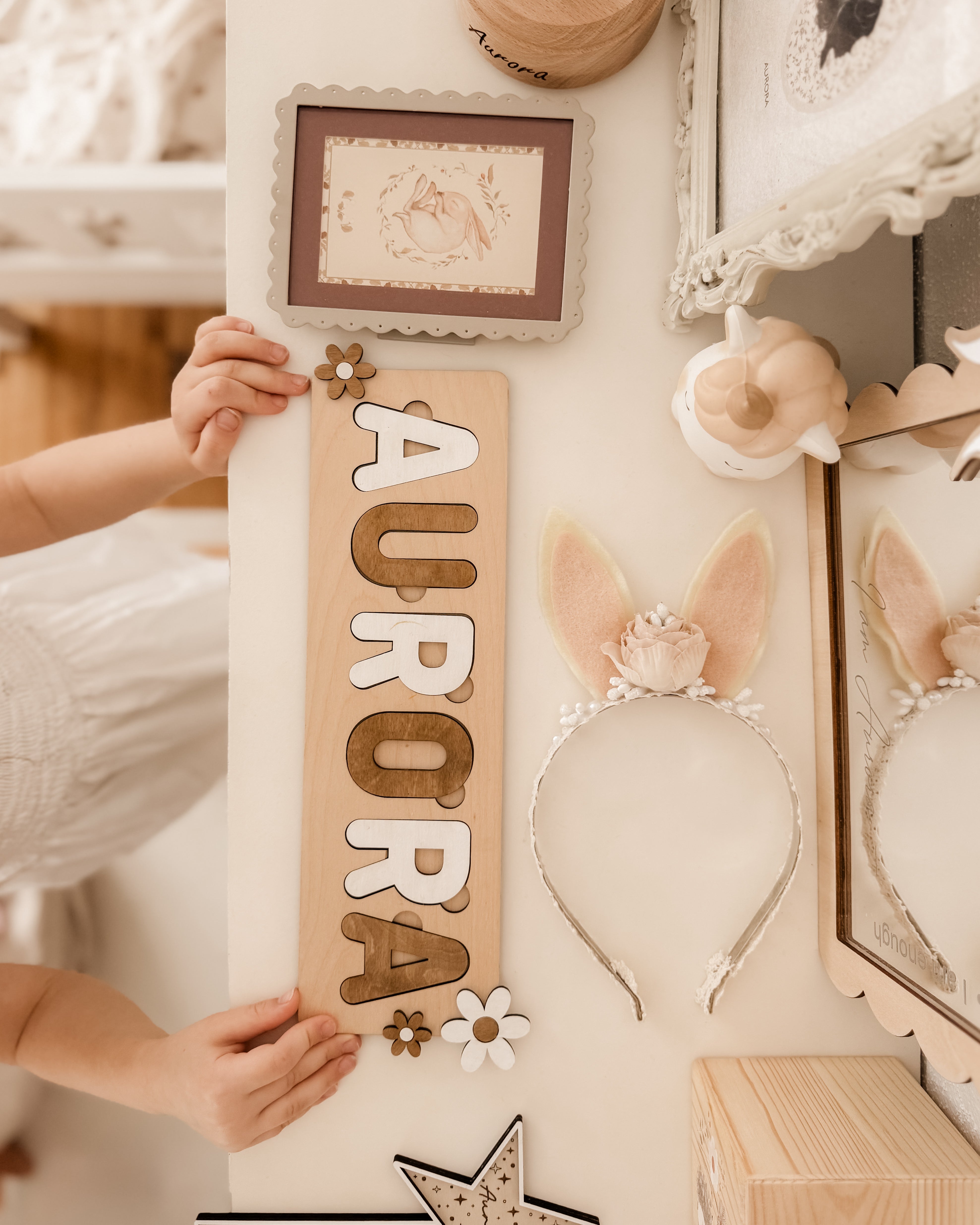 Personalisiertes Steckpuzzle mit Namen und Blumen aus Holz für Kinder ab 3 Jahren mit Gravur