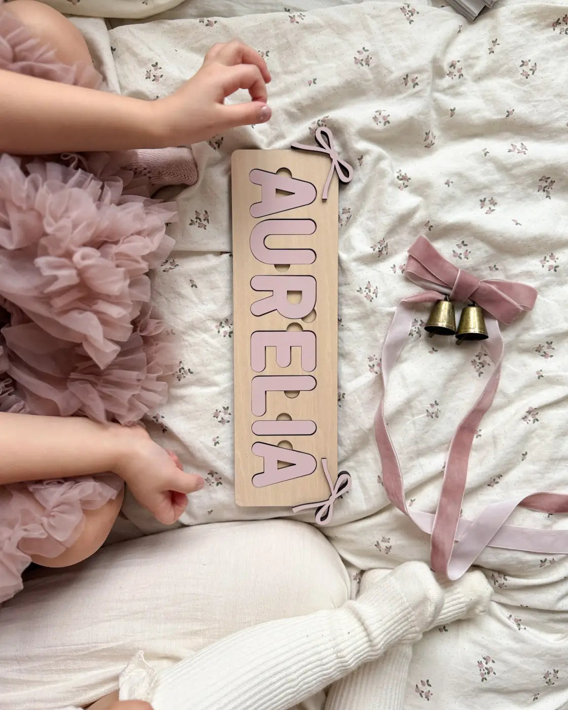 Personalisiertes Steckpuzzle mit Namen und Schleifen - Rosé aus Holz für Kinder ab 3 Jahren
