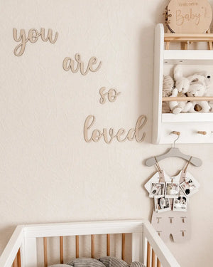 Schriftzug - you are so loved