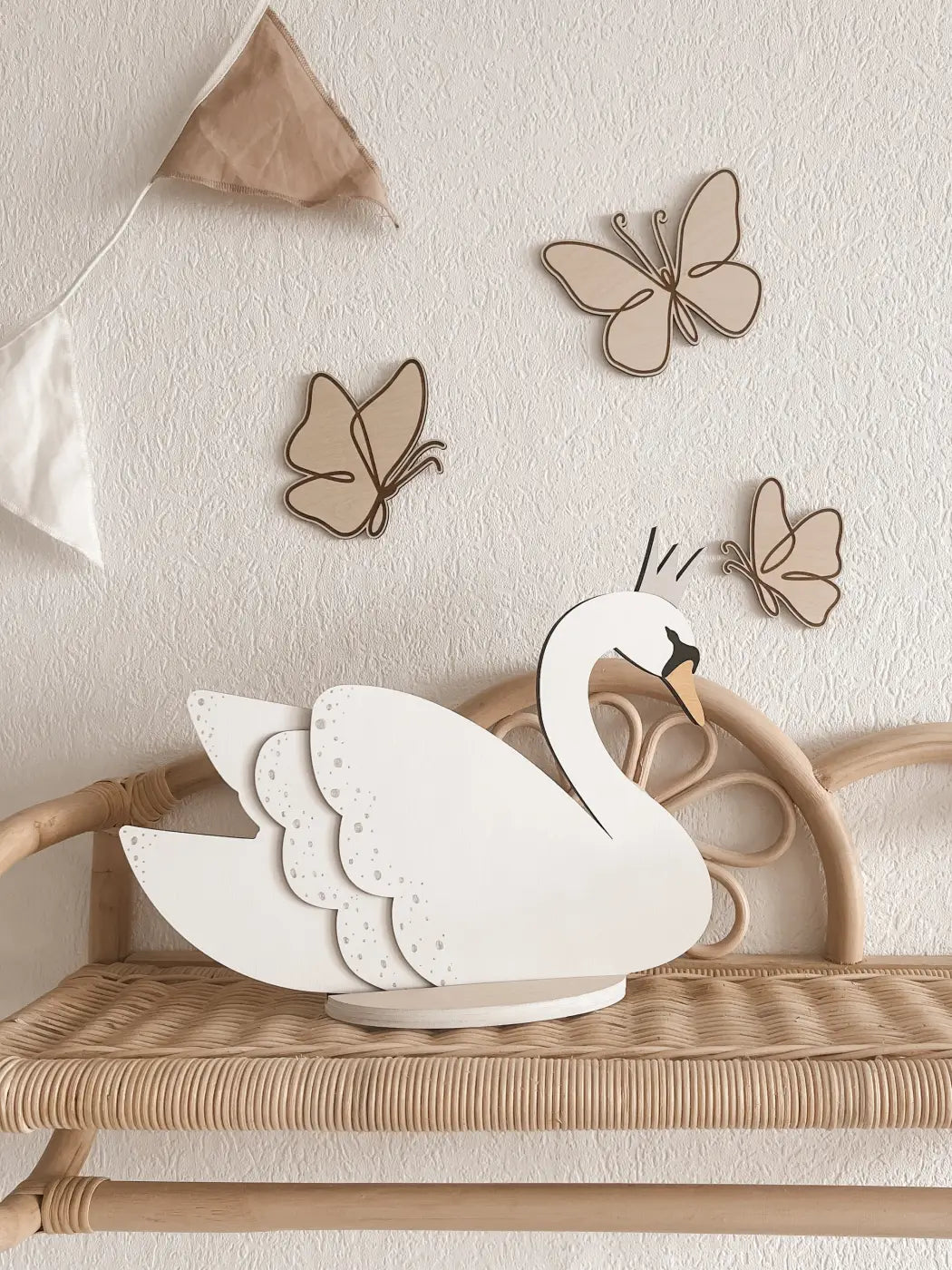 Schwan aus Holz mit Ständer