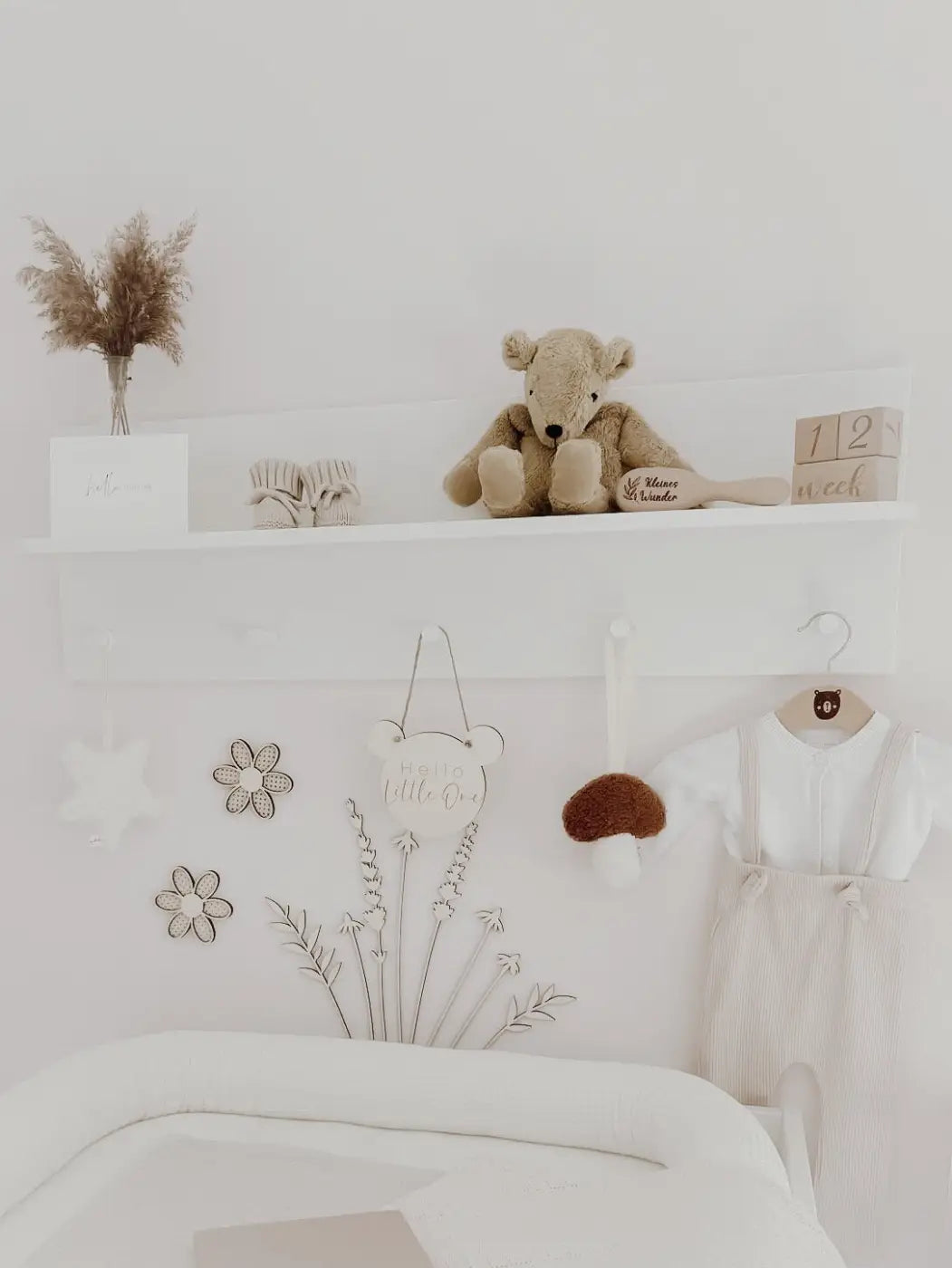 Teddy Tafel - hello little one Schild, Dekoration für Babyzimmer und Kinderzimmer zum aufhängen - BohoWildflowerVibes